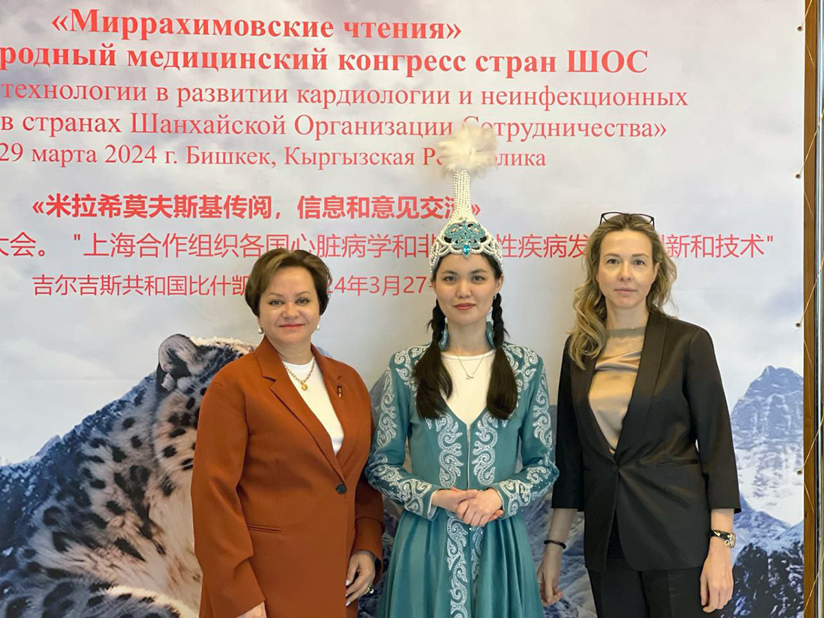 Бобрикова Елена Николаевна, девушка в национальном костюме, Фомина Дарья Сергеевна
